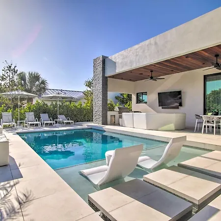 Sleek And Chic Waterfront Home With Private Pool!-2