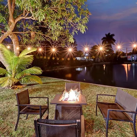Waterfront Newly Renovated 4 Bedroom Home-3