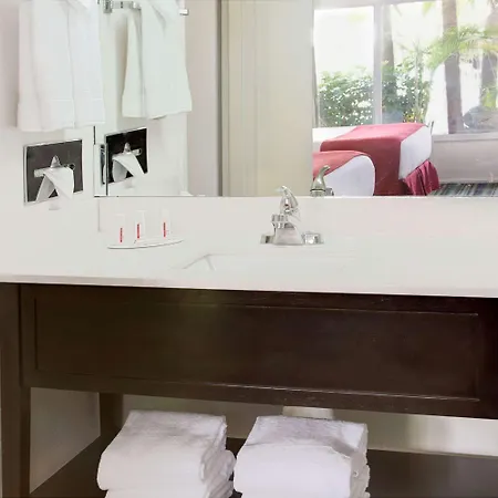 Ramada By Wyndham Fort Lauderdale Airport/Cruise Port-3