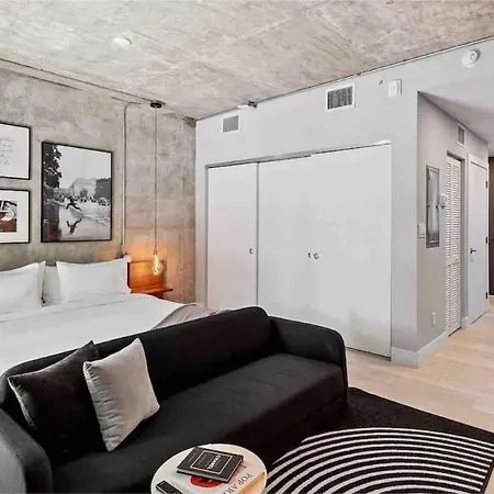 Pretty Rola 202 Modern Industrial Apt W King Bed-3
