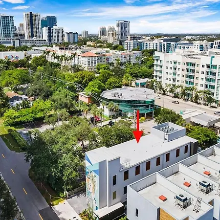 Pretty Rola 203 Deluxe Apartment With King Bed Close To Beach And Downtown-2