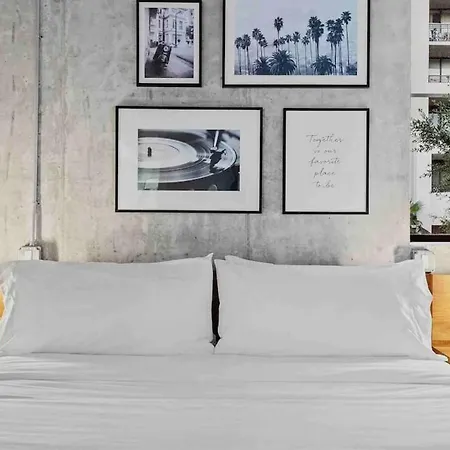 Pretty Rola 305 Superior Apartment W King Bed With Designer Furniture-3