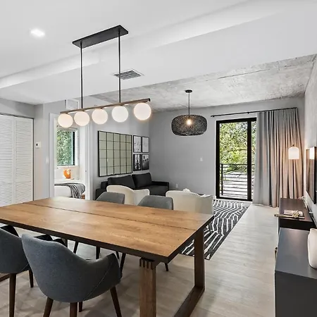 Pretty Rola 201 Luxury 1B1B W King Bed At Downtown Fort Lauderdale-2