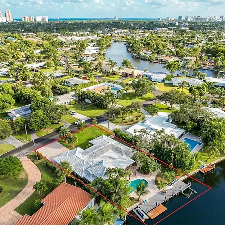 Waterfront Villa: Heated Pool, Dock, Kayaks-2
