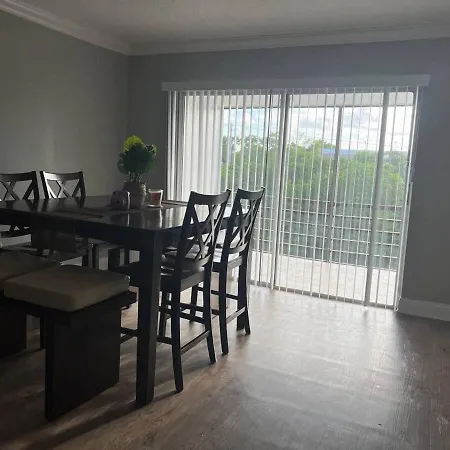 Great Room With Swimming Pool And Great Views-3