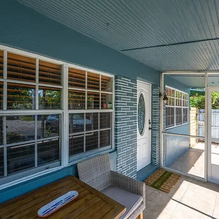 Casa Ola - Surf Themed Pool Home, Near Downtown-3