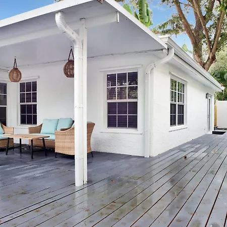 Villa Rio Vista - Massive Las Olas Compound With Pool & 3 Living Areas With Kitchens-3