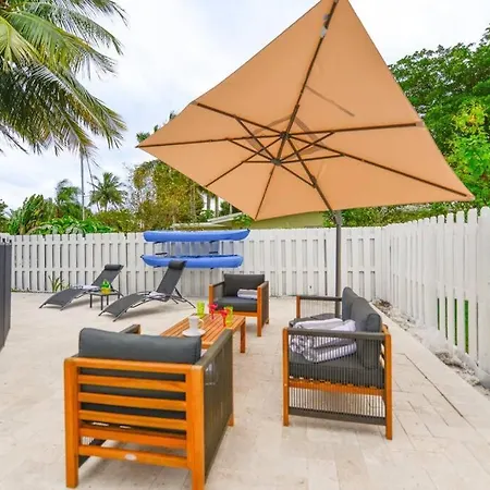 Spacious Brand New 5 Bedroom Family House With Pool-2