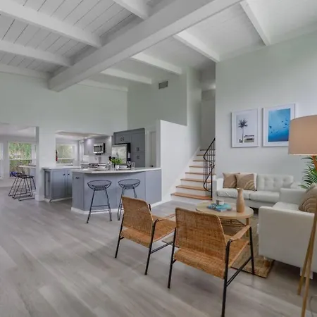 Spacious Brand New 5 Bedroom Family House With Pool-3