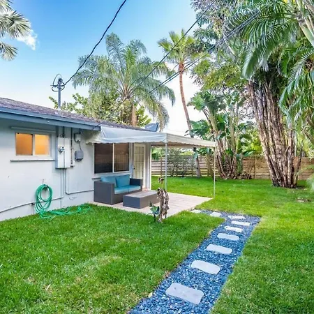 Wilton Tropical Oasis With Heated Pool And Hot Tub-3