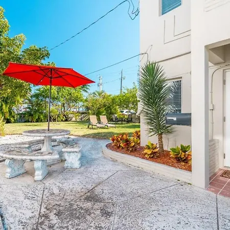 Dans By The Sea Entire Duplex 4 Bedrooms And 2 Baths Total-3