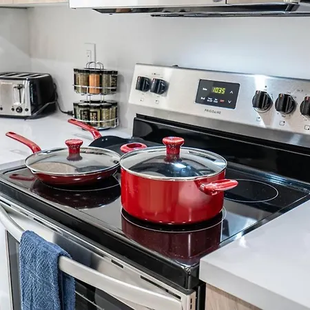 Larrys Lauderdale Getaway With Heated Pool And Tiki Hut-2