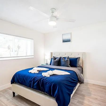 Larrys Lauderdale Getaway With Heated Pool And Tiki Hut-3