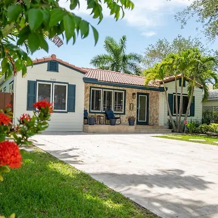 Victoria Park Oasis With Heated Pool And More-2