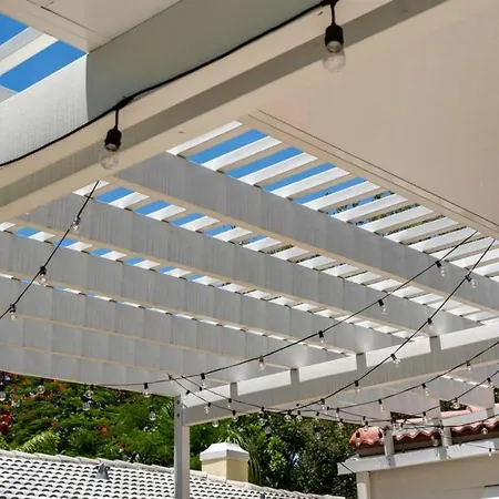 Victoria Park Oasis With Heated Pool And More-3
