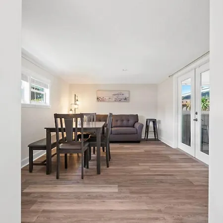 Wills Off Wilton Drive 2 Bed And 1 Bath Plus Den With Heated Pool-2