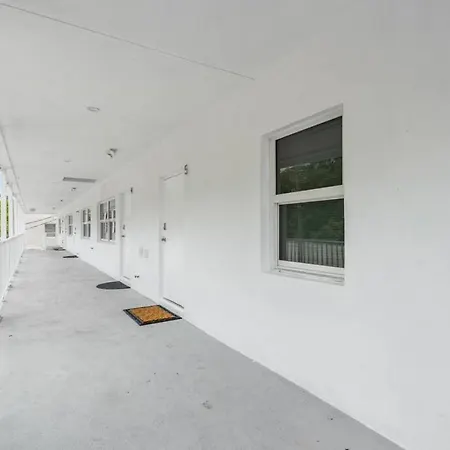 Beachfront Bloos 2 Units Ocean View Balcony Units 1 And 2-2