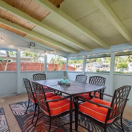 Kadens Coastal Front 2 Bed 1 Bath With Heated Pool And Dock-3