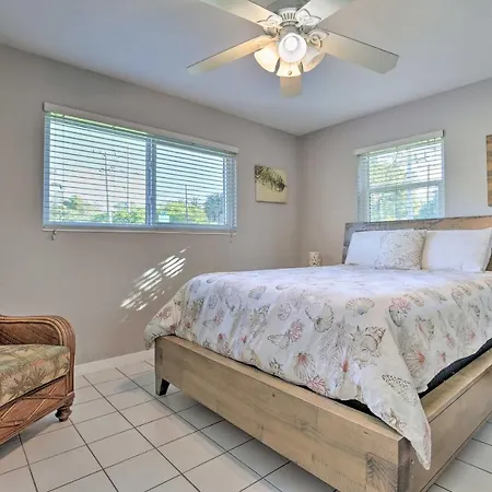 Waterfront Home With Saltwater Pool, 10 Mins To Beach-3