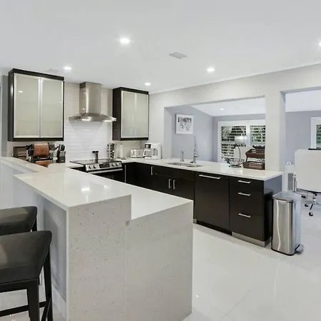 Modern 2Brhouse In Wilton Manors With A Heated Pool And King Bed-3