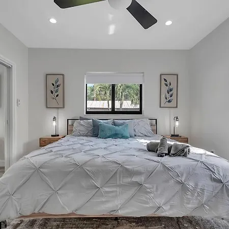 3Bd 2Bth W/ Pool 10-Min To Beach-3
