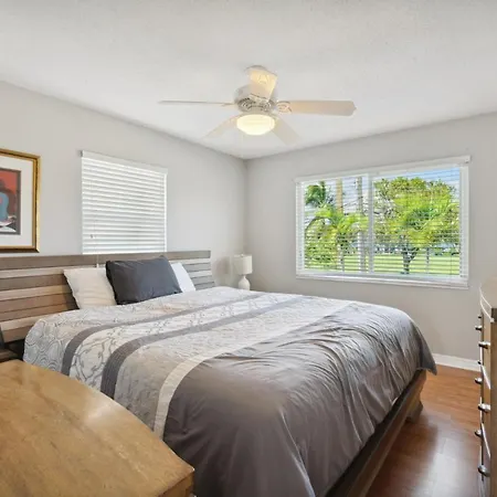 Waterfront Apartment With Shared Pool - Just 10 Mins To Beach! Apts-2