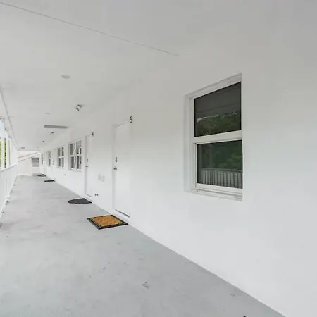 The Purple Pelican Beachfront With Ocean Balcony Unit 1-2