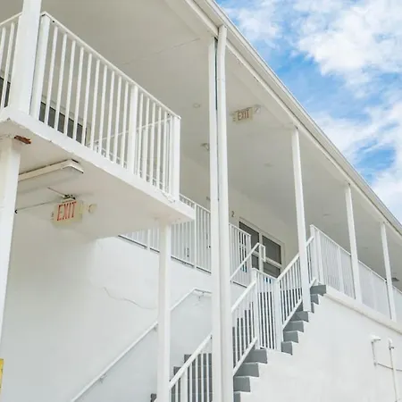 The Purple Pelican Beachfront With Ocean Balcony Unit 5-3