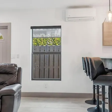 Lauderdale Modern 1 Bedroom 1 Bathroom With Private Backyard-3