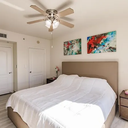 Modern 1B 1B Condo With City & Skyline Views In Las Olas-2
