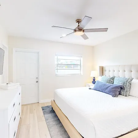Lauderdale Looker -Unit 3-3