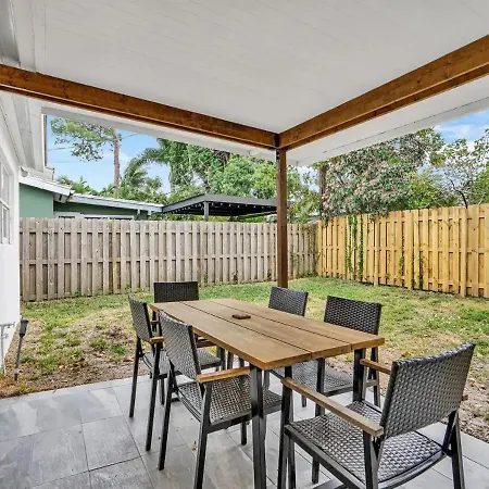 Zach'S Modern Tropical Retreat-2
