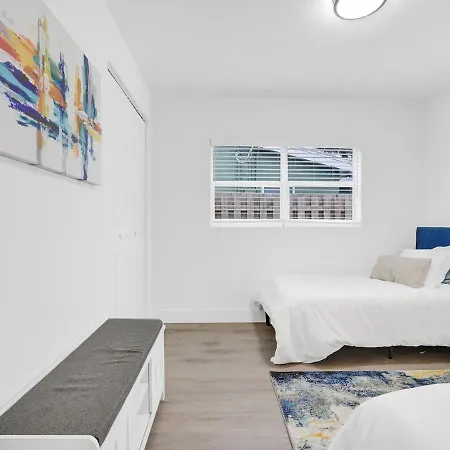 Zach'S Modern Tropical Retreat-3