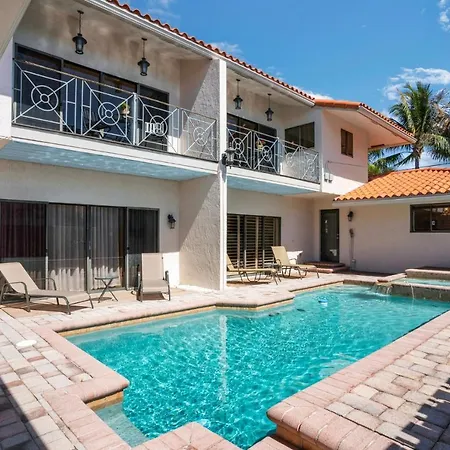 Sunrise Casita,,,Pool, Hot Tub, 3 Bedroom 2,5 Bath, Pet Ok, 1 Mile From Beach,,, 4850 Unit B Home-2