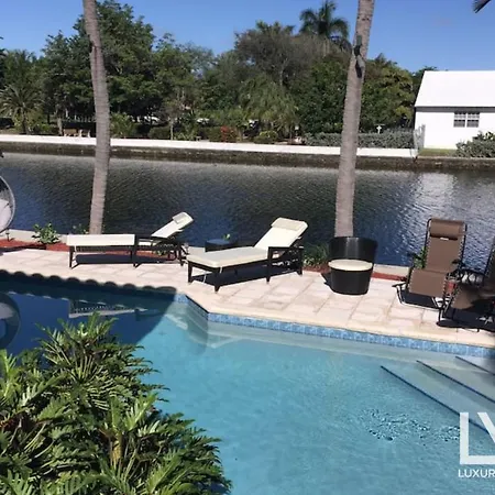 Delsole- Waterfront Beachhome,Heatedpool,Wlk2Beach-2