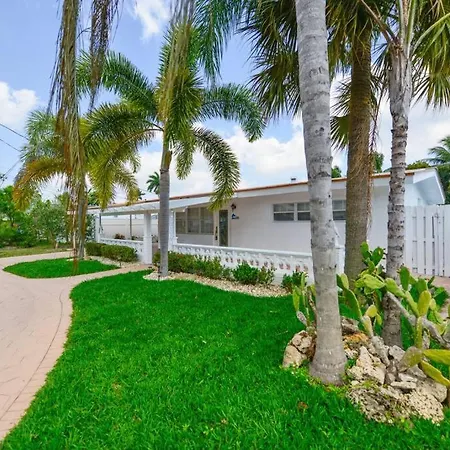 Amazing 3 Bedroom Family House With Pool-2