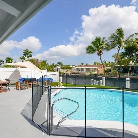 Amazing 3 Bedroom Family House With Pool-3