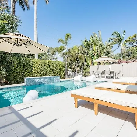 Villa Waterfront Luxury, Kayaks, King Beds, Private Heated Saltwater Pool-2