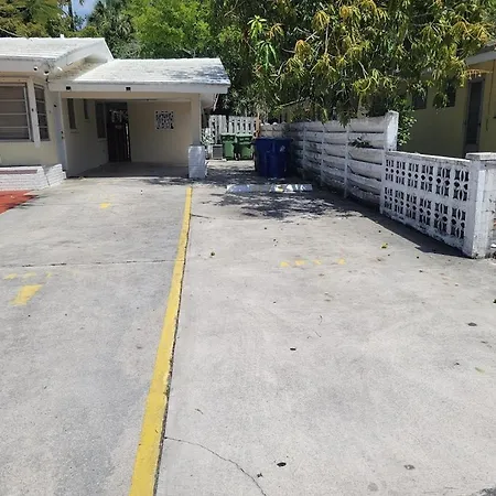 Apts With Backyard Near Fort Lauderdale Beach, Nightlife, Cruise Port, Airport-3