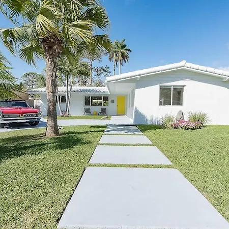 Villa Waterfront Luxury, Kayaks, King Beds, Private Heated Saltwater Pool-3