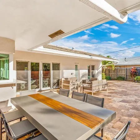 Gorgeous 4Bd/3Ba Villa.Close To The Ocean.Heated Pool!-2