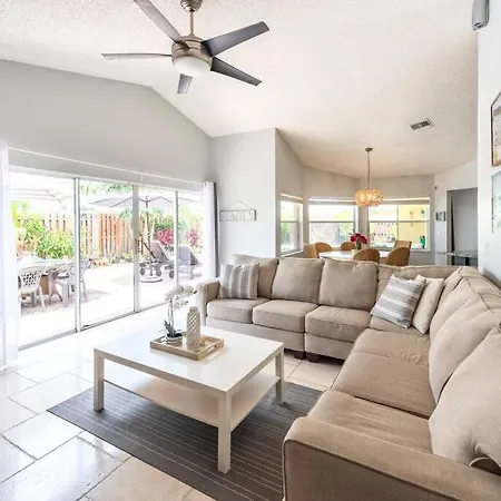 Tropical Oasis 4Br Home: Private Heated Pool, Beaches, Grill, Airport-3