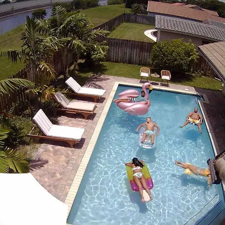 Tropical Oasis 4Br Home: Private Heated Pool, Beaches, Grill, Airport-2