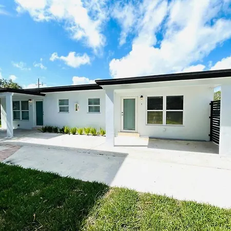The Vortex Home Near Downtown Fort Lauderdale-3