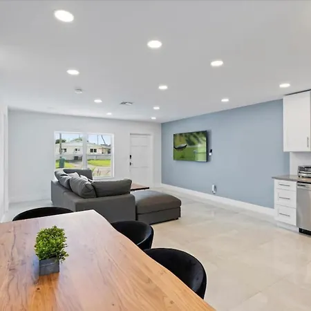 Newly Renovated Modern House 3Br2-2
