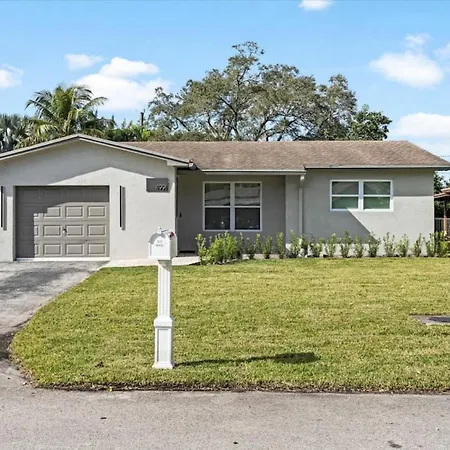New Gorgeous 4 Bedroom Villa W Heated Pool-2