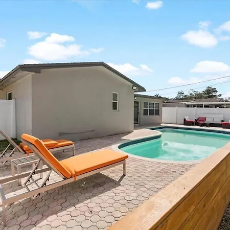 New Gorgeous 4 Bedroom Villa W Heated Pool-3