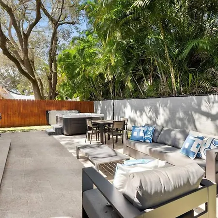 New 3 Bedroom Home With Hot Tub-2