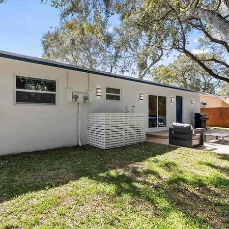 New 3 Bedroom Home With Hot Tub-3