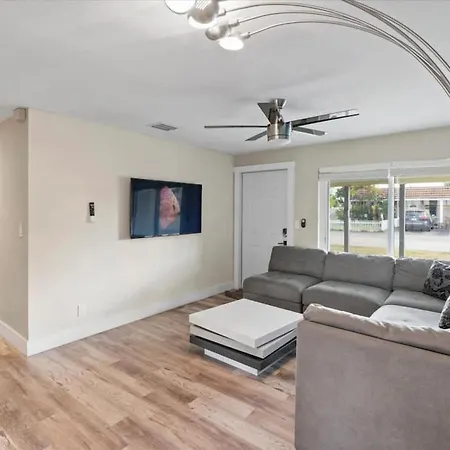 Cheerful 3-Bedroom Residential House With Patio-3